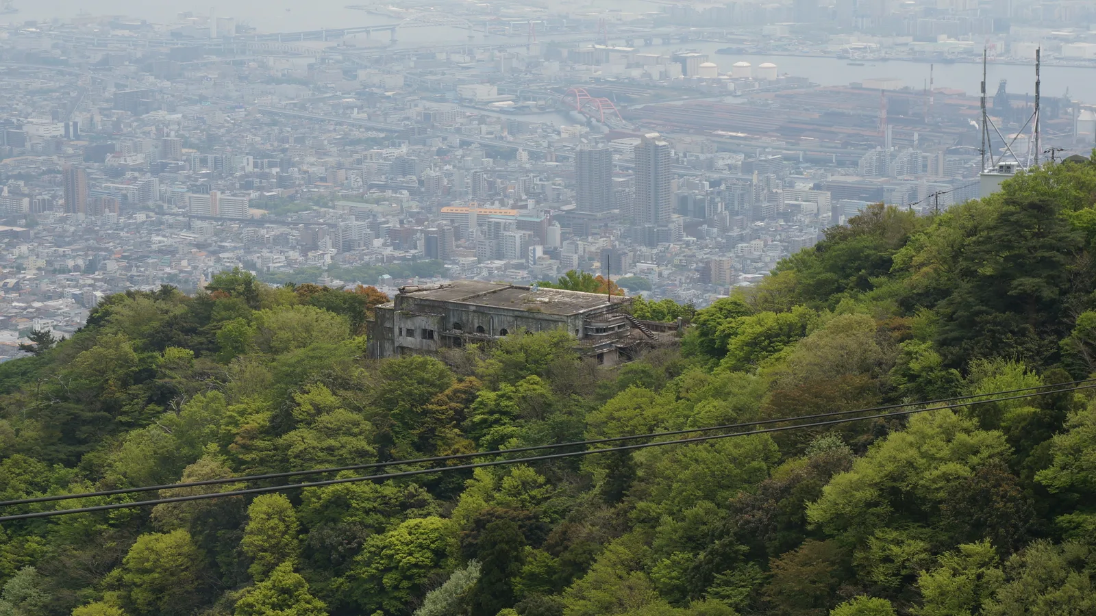 摩耶山中腹の旧摩耶観光ホテル外観